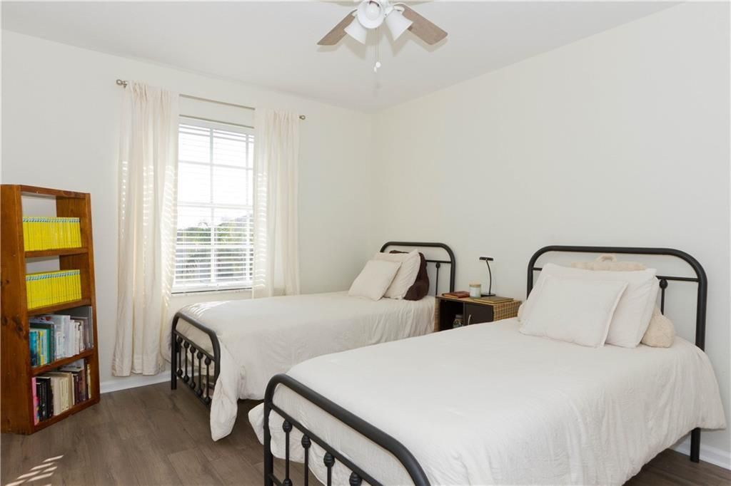 For Sale: $550,000 (5 beds, 2 baths, 2981 Square Feet)