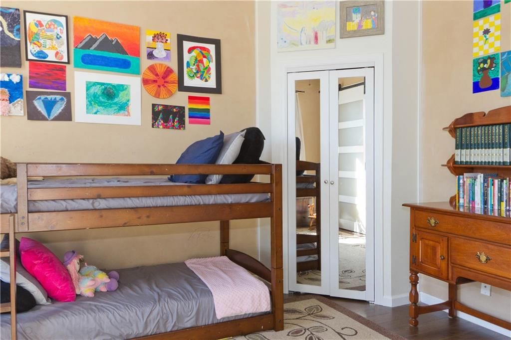 For Sale: $550,000 (5 beds, 2 baths, 2981 Square Feet)