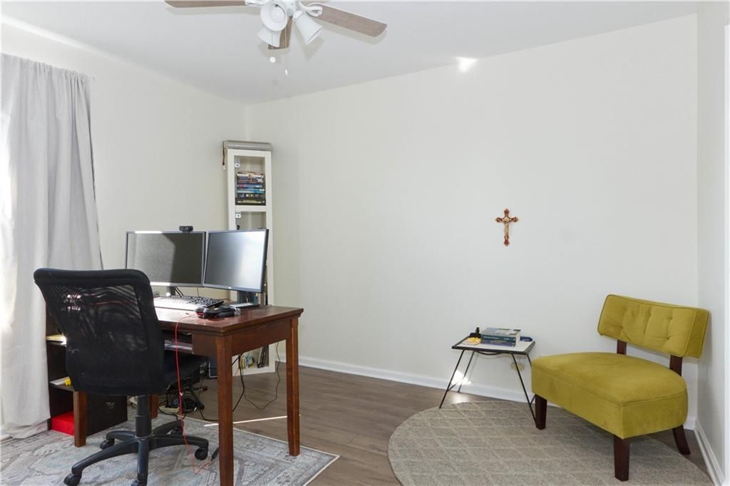 For Sale: $550,000 (5 beds, 2 baths, 2981 Square Feet)