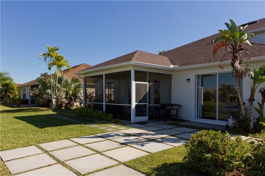 For Sale: $550,000 (5 beds, 2 baths, 2981 Square Feet)