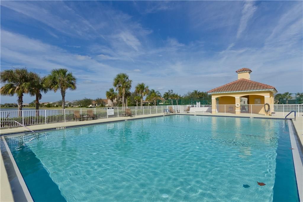 For Sale: $550,000 (5 beds, 2 baths, 2981 Square Feet)