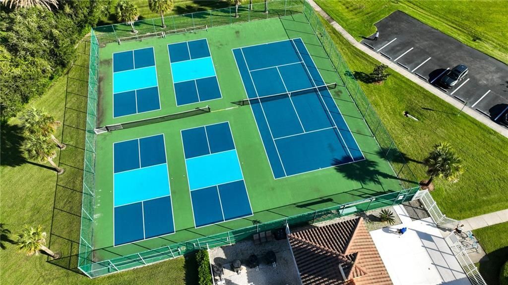 For Sale: $550,000 (5 beds, 2 baths, 2981 Square Feet)