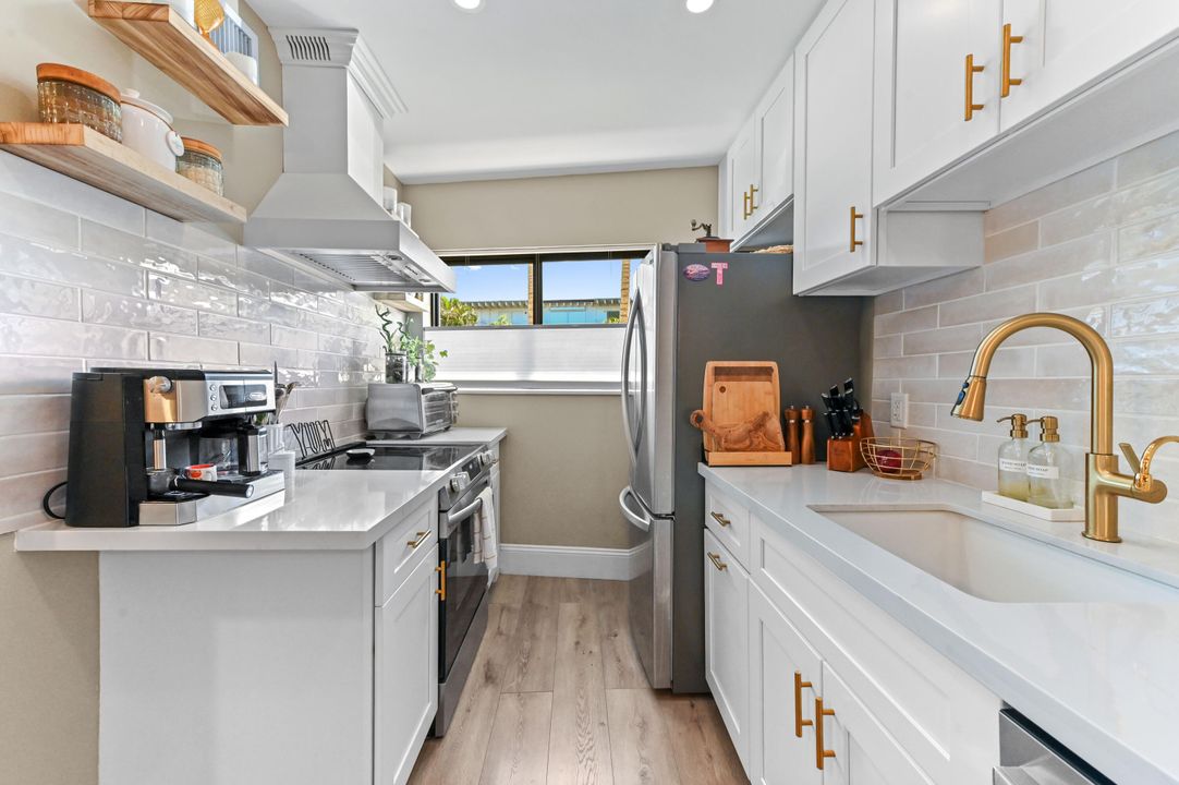 На продажу: $315,000 (2 спален, 2 ванн, 1121 Квадратных фут)