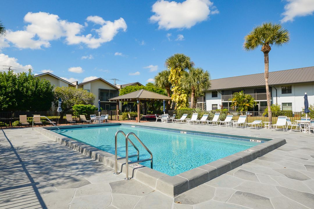 For Sale: $249,000 (2 beds, 2 baths, 1188 Square Feet)