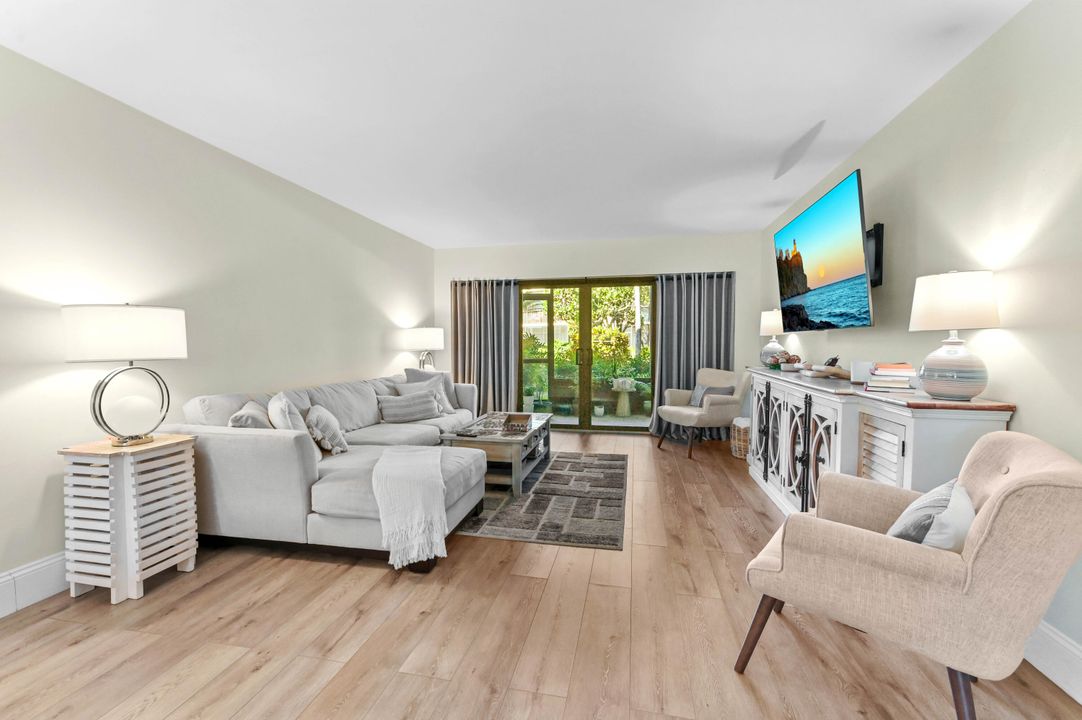 На продажу: $315,000 (2 спален, 2 ванн, 1121 Квадратных фут)