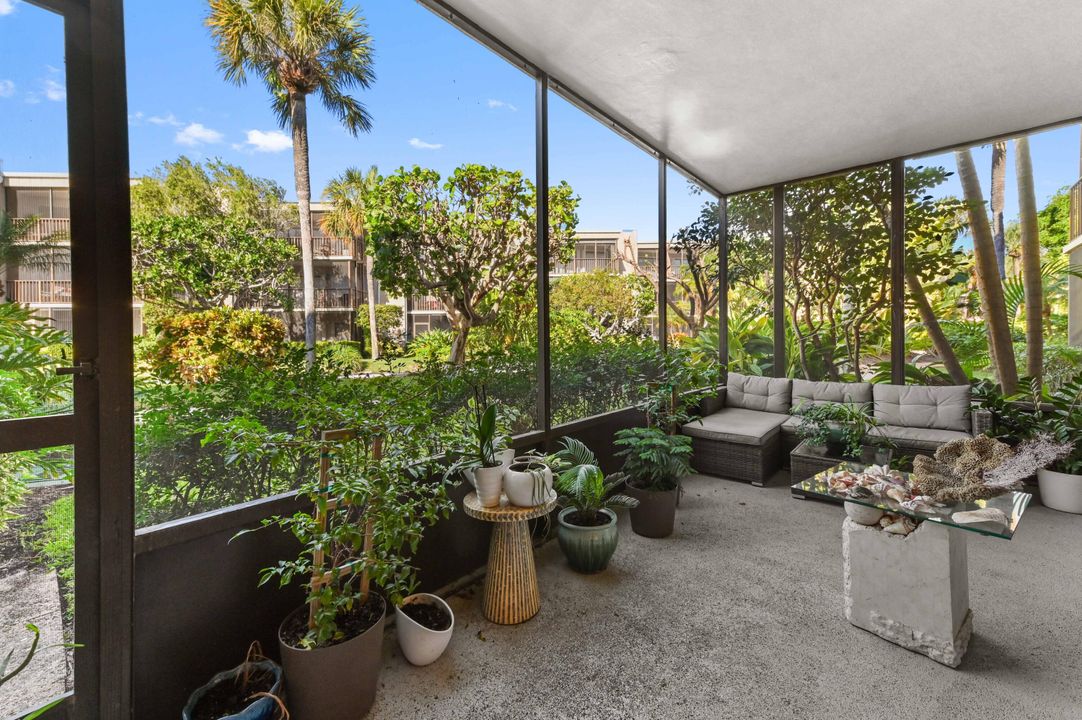 На продажу: $315,000 (2 спален, 2 ванн, 1121 Квадратных фут)