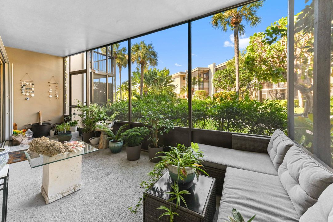 На продажу: $315,000 (2 спален, 2 ванн, 1121 Квадратных фут)