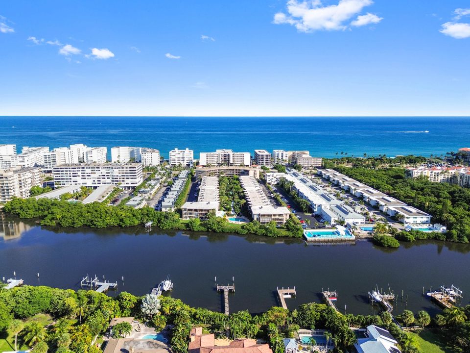 На продажу: $315,000 (2 спален, 2 ванн, 1121 Квадратных фут)