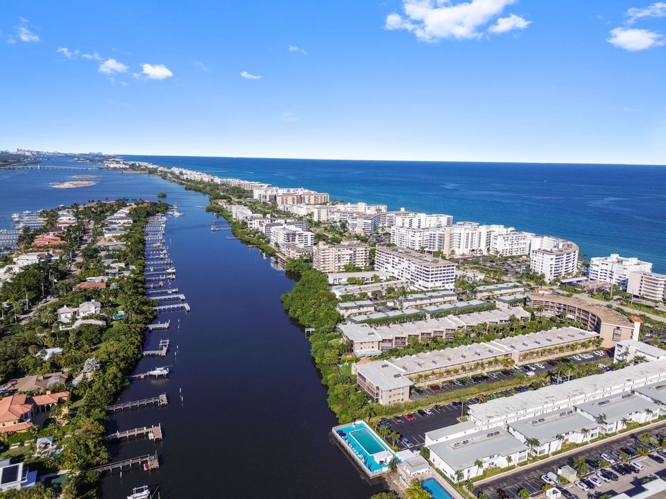 На продажу: $315,000 (2 спален, 2 ванн, 1121 Квадратных фут)