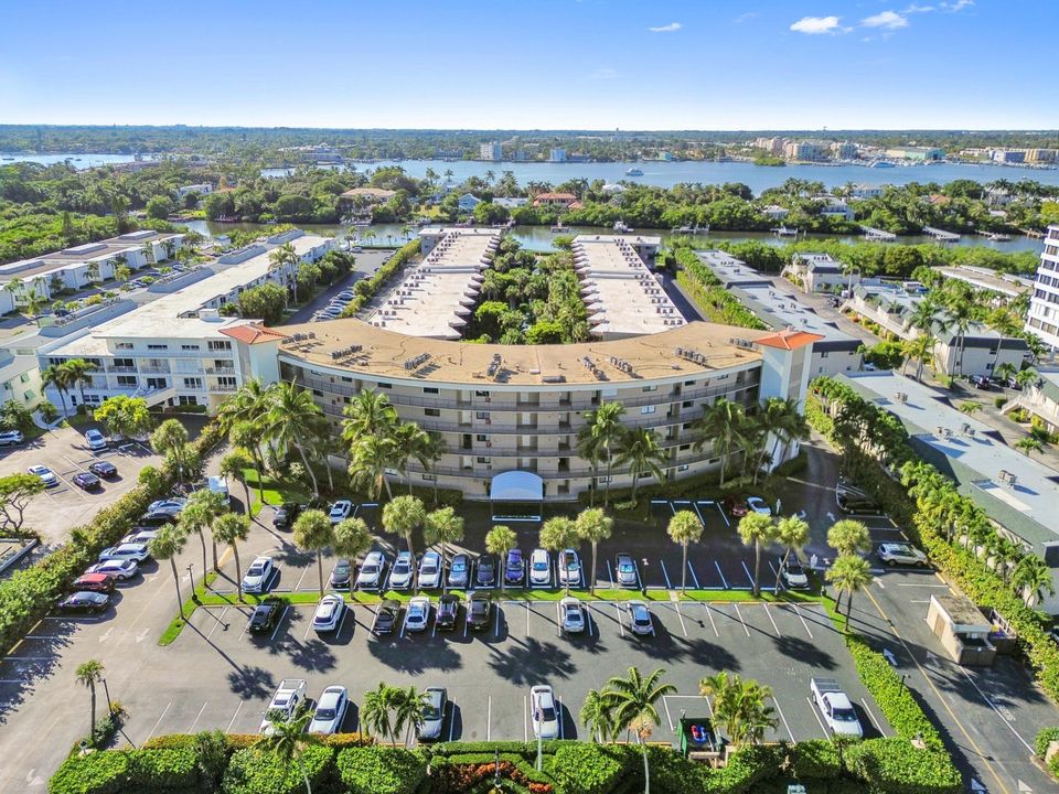 На продажу: $315,000 (2 спален, 2 ванн, 1121 Квадратных фут)