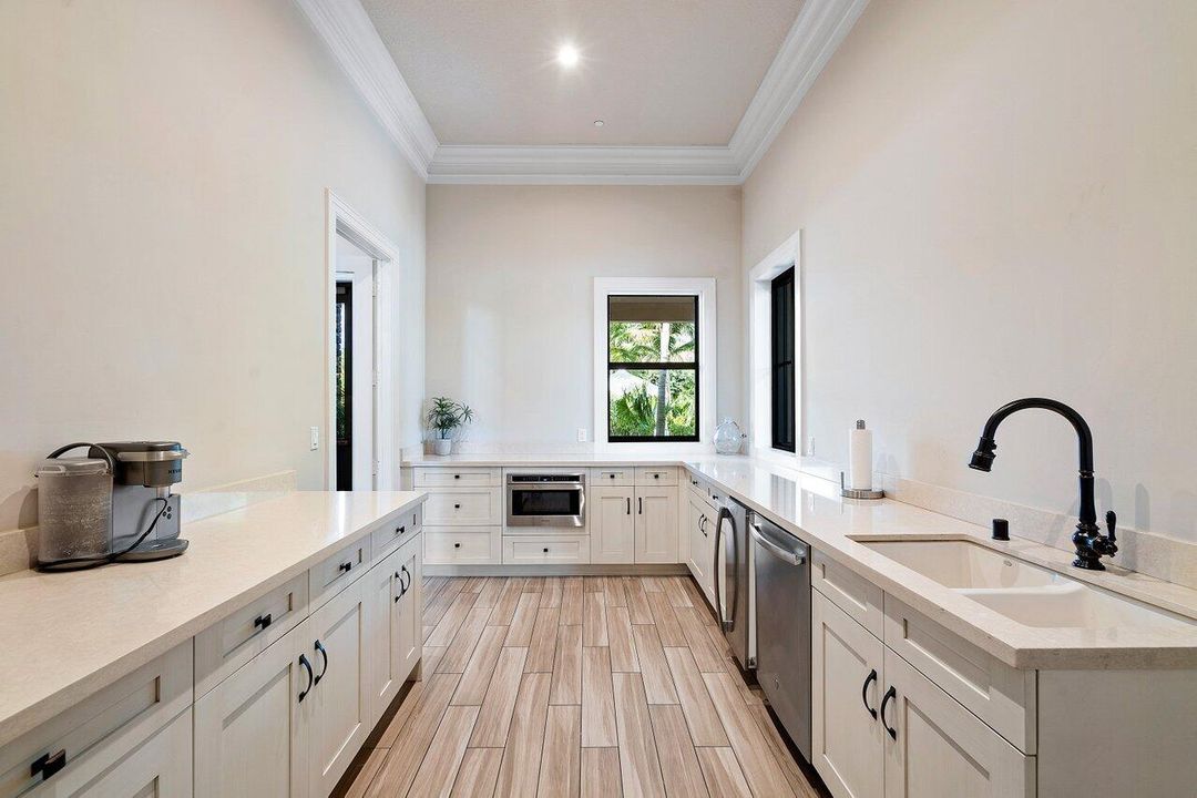 For Sale: $1,225,000 (4 beds, 3 baths, 2676 Square Feet)