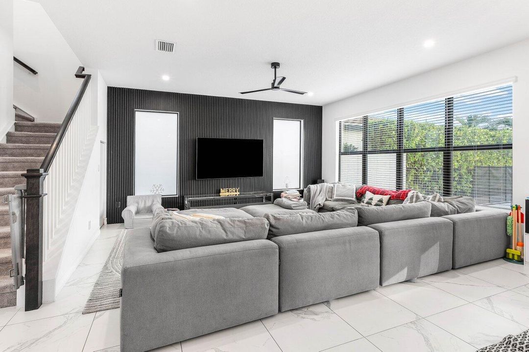 For Sale: $1,225,000 (4 beds, 3 baths, 2676 Square Feet)