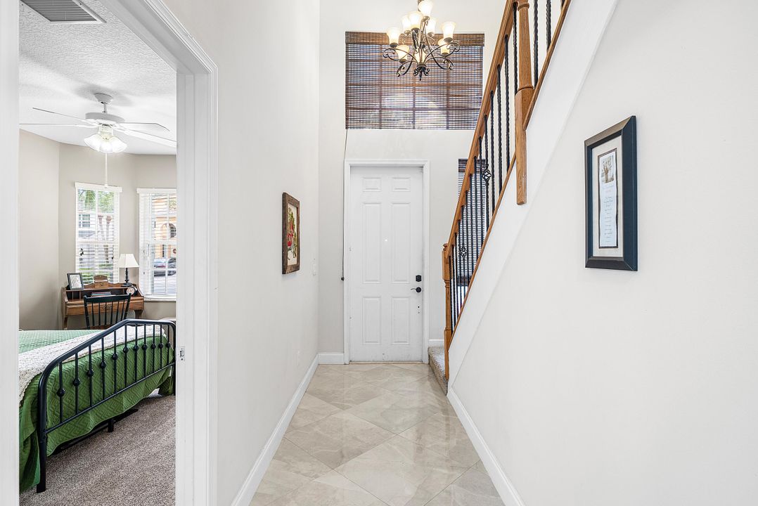 合同活跃: $764,900 (6 贝兹, 4 浴室, 2977 平方英尺)