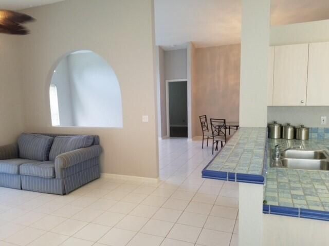 Activo con contrato: $3,500 (3 camas, 2 baños, 1840 Pies cuadrados)