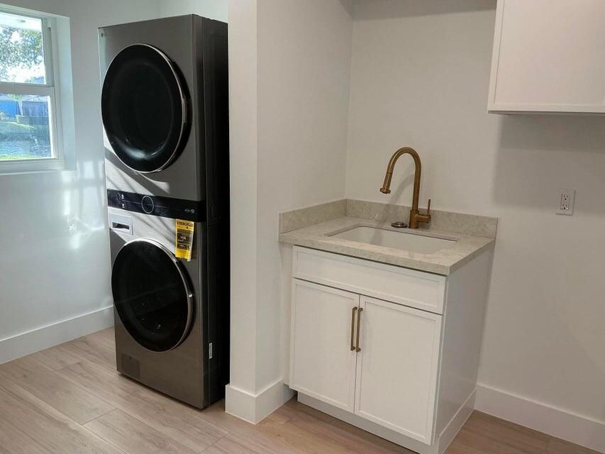 For Sale: $1,150,000 (3 beds, 2 baths, 2144 Square Feet)