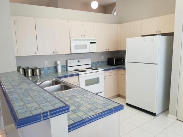 Activo con contrato: $3,500 (3 camas, 2 baños, 1840 Pies cuadrados)