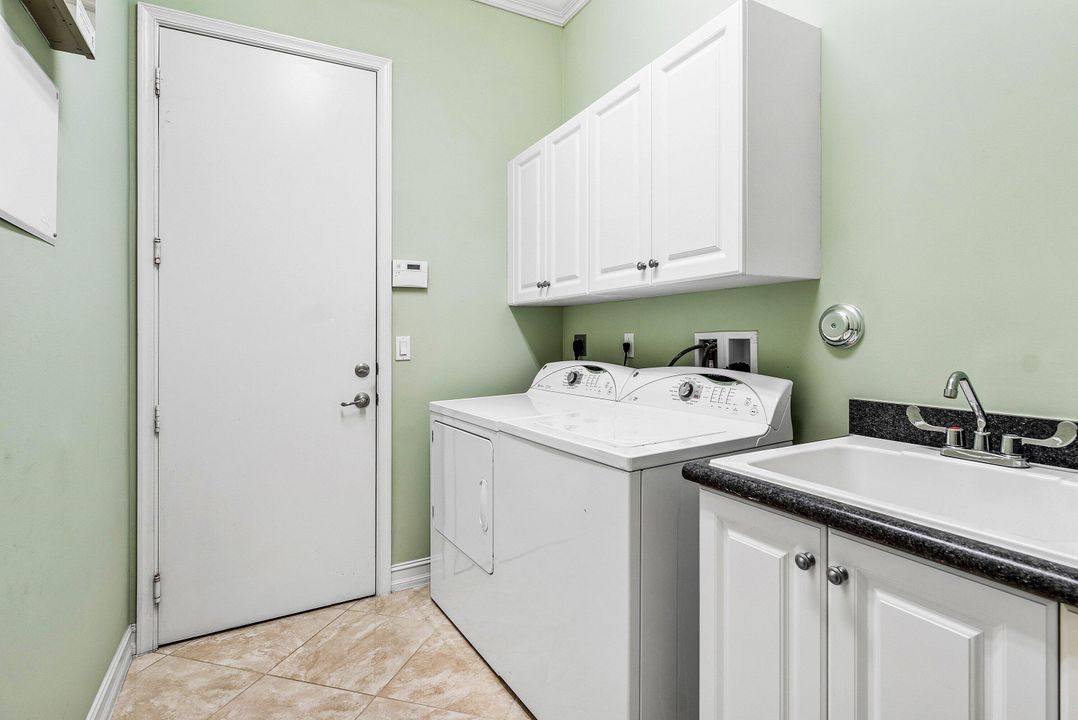 For Sale: $929,000 (3 beds, 2 baths, 2678 Square Feet)