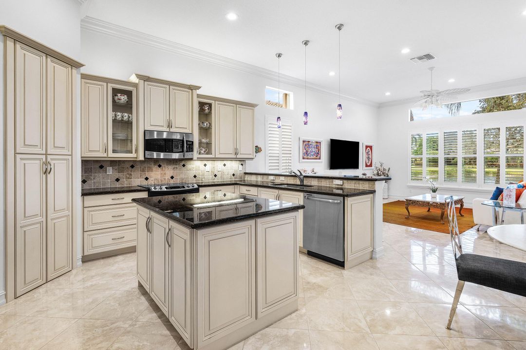 For Sale: $929,000 (3 beds, 2 baths, 2678 Square Feet)