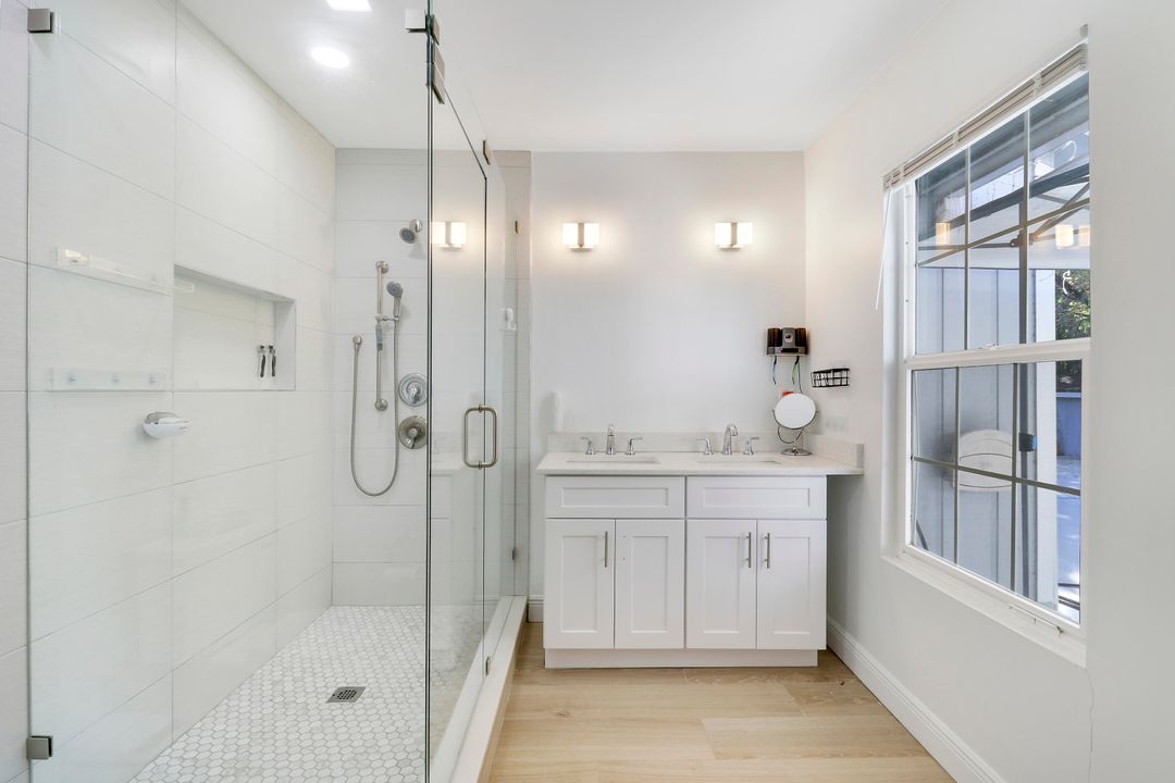 For Sale: $599,000 (3 beds, 2 baths, 1378 Square Feet)