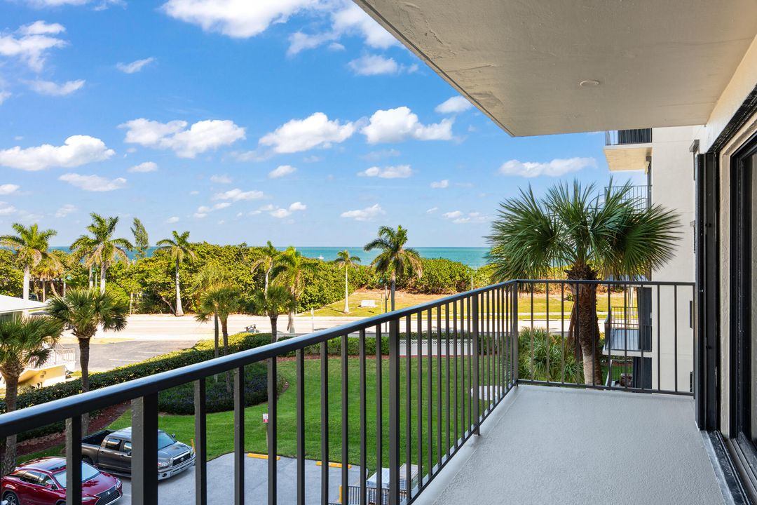 For Sale: $339,800 (2 beds, 2 baths, 1200 Square Feet)