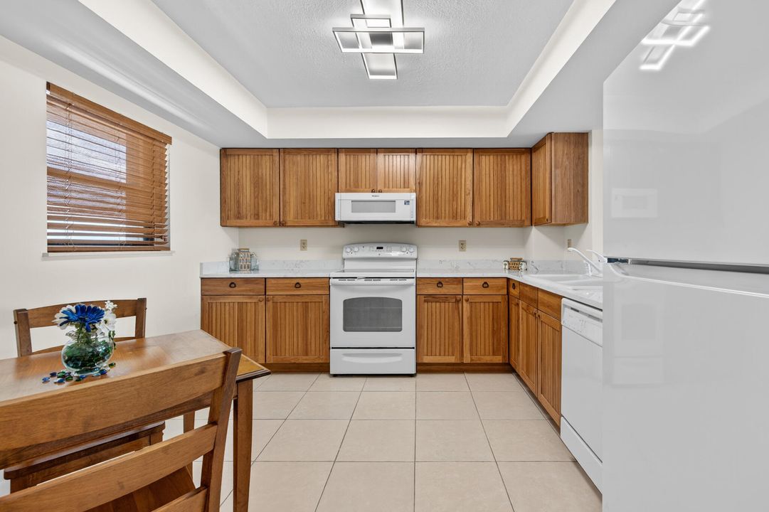 For Sale: $339,800 (2 beds, 2 baths, 1200 Square Feet)