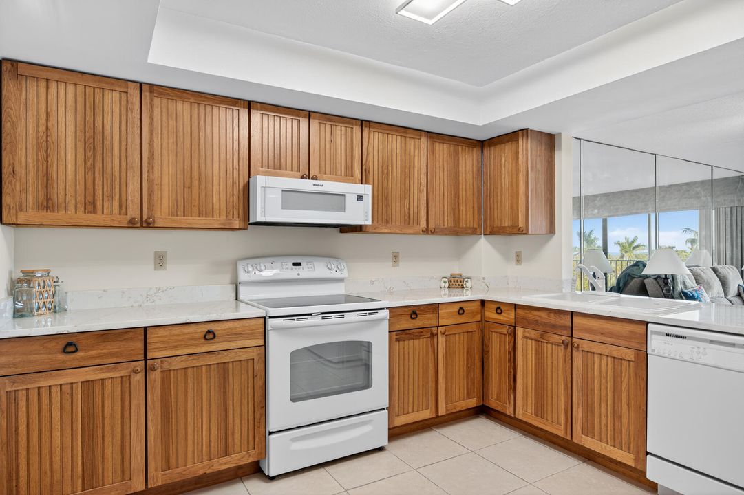 For Sale: $339,800 (2 beds, 2 baths, 1200 Square Feet)