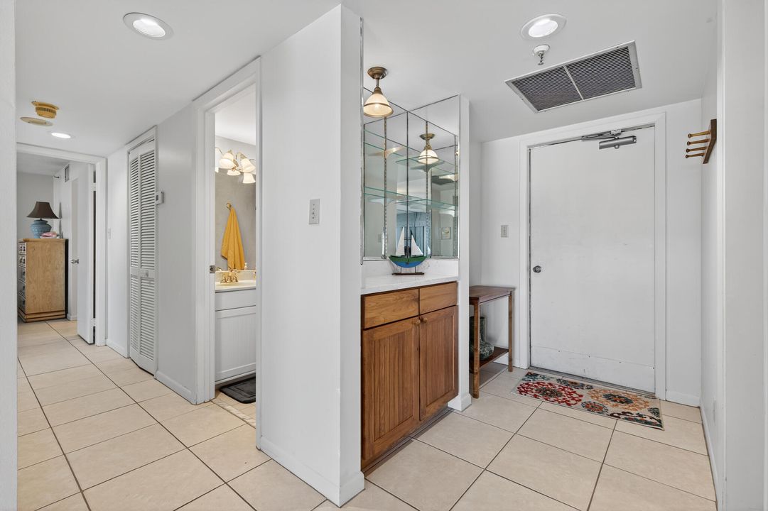 For Sale: $339,800 (2 beds, 2 baths, 1200 Square Feet)