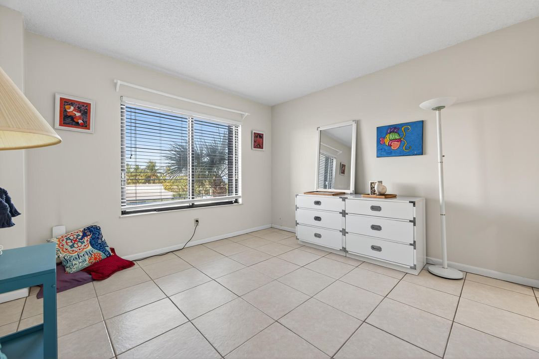 For Sale: $339,800 (2 beds, 2 baths, 1200 Square Feet)