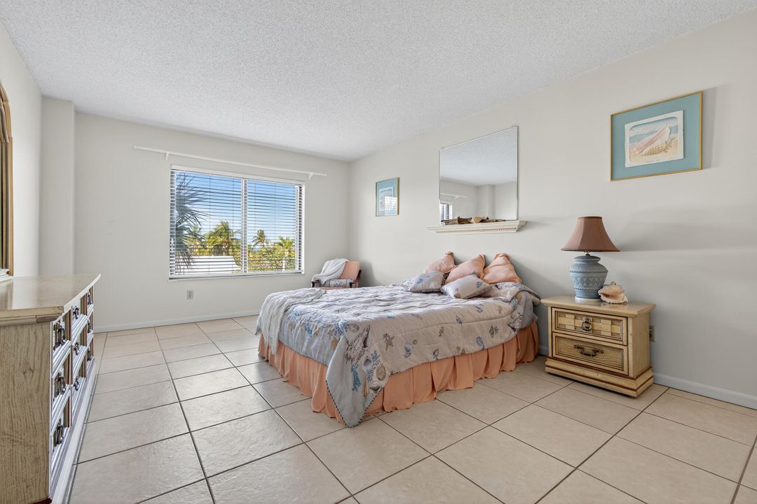 For Sale: $339,800 (2 beds, 2 baths, 1200 Square Feet)