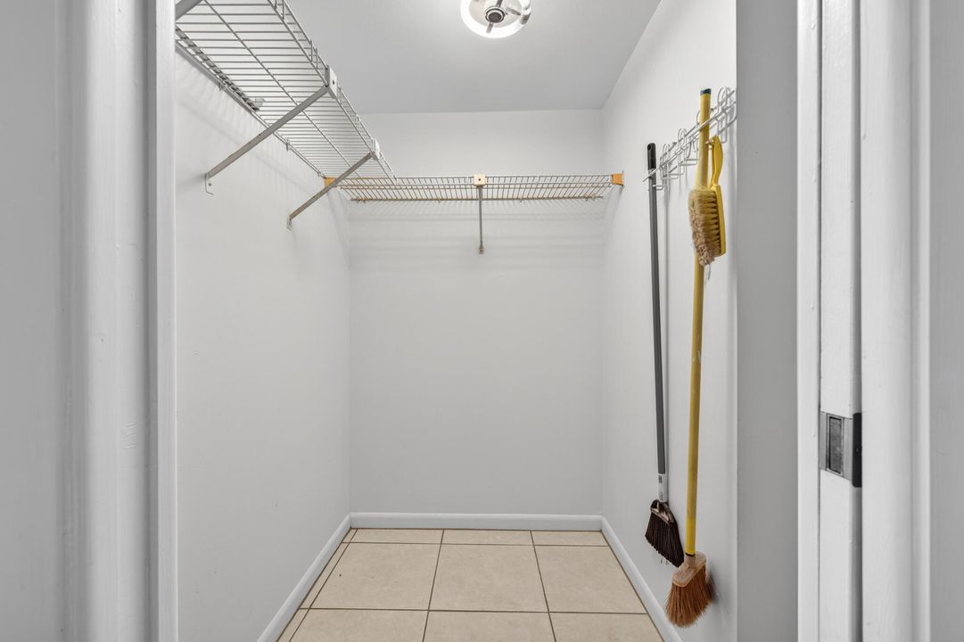 For Sale: $339,800 (2 beds, 2 baths, 1200 Square Feet)