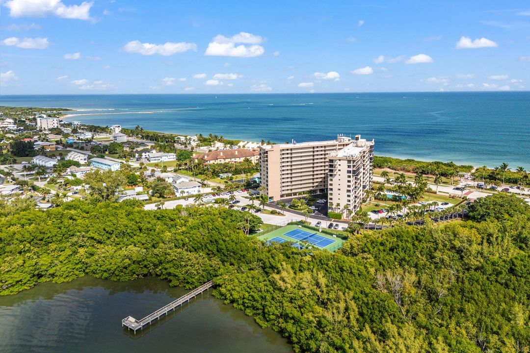 For Sale: $339,800 (2 beds, 2 baths, 1200 Square Feet)