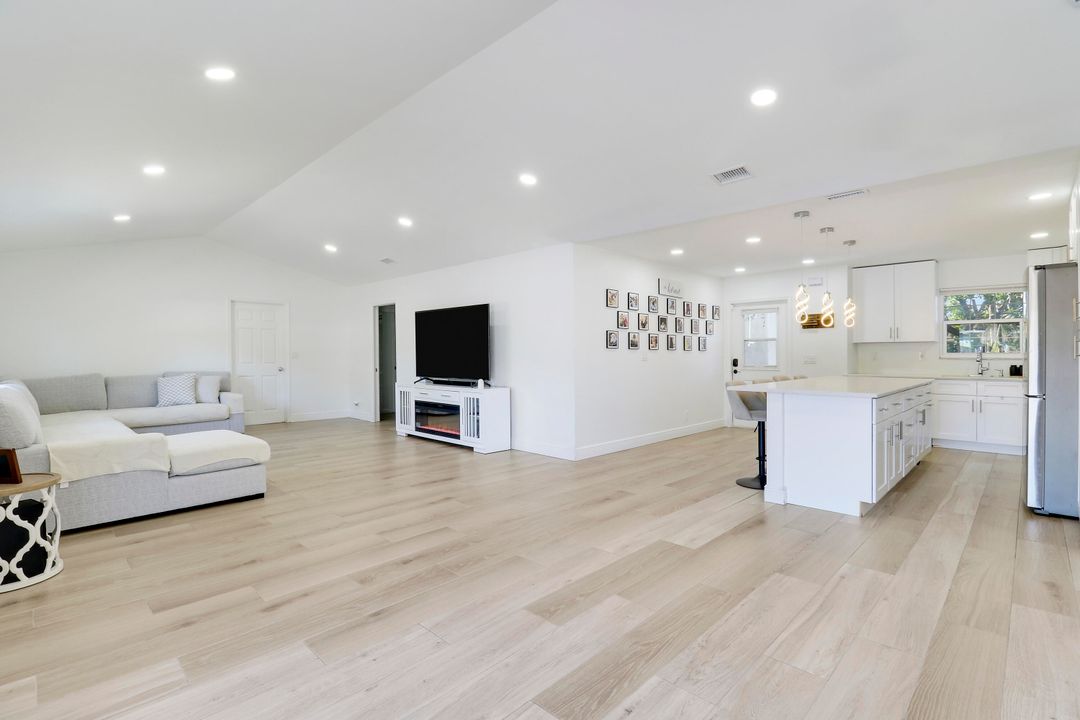 For Sale: $599,000 (3 beds, 2 baths, 1378 Square Feet)