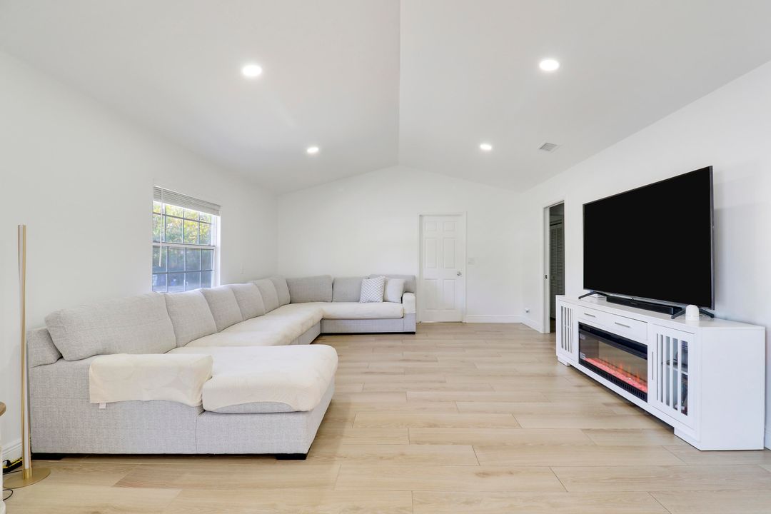 For Sale: $599,000 (3 beds, 2 baths, 1378 Square Feet)