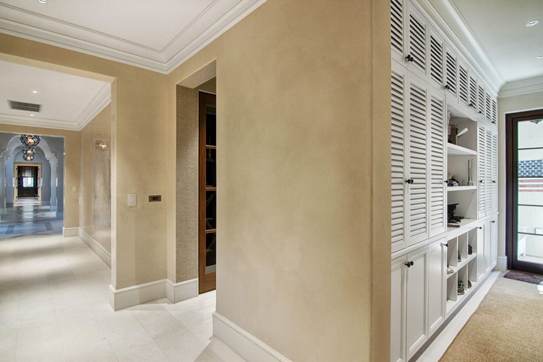 For Sale: $13,995,000 (6 beds, 6 baths, 8084 Square Feet)