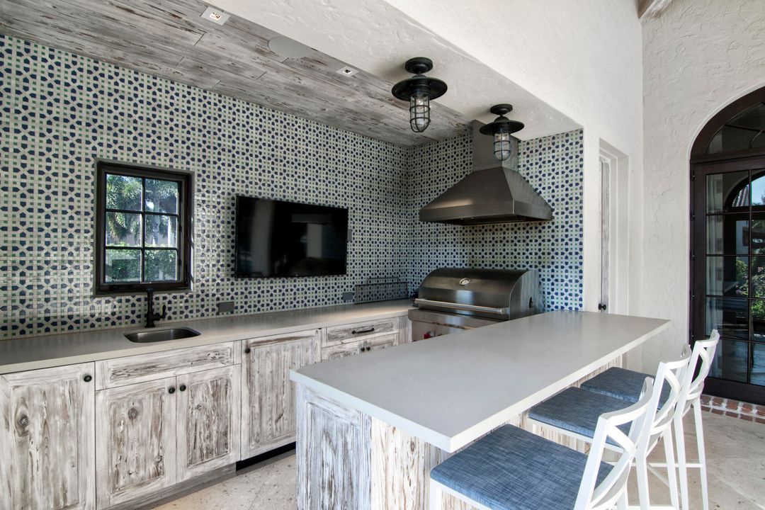 For Sale: $13,995,000 (6 beds, 6 baths, 8084 Square Feet)