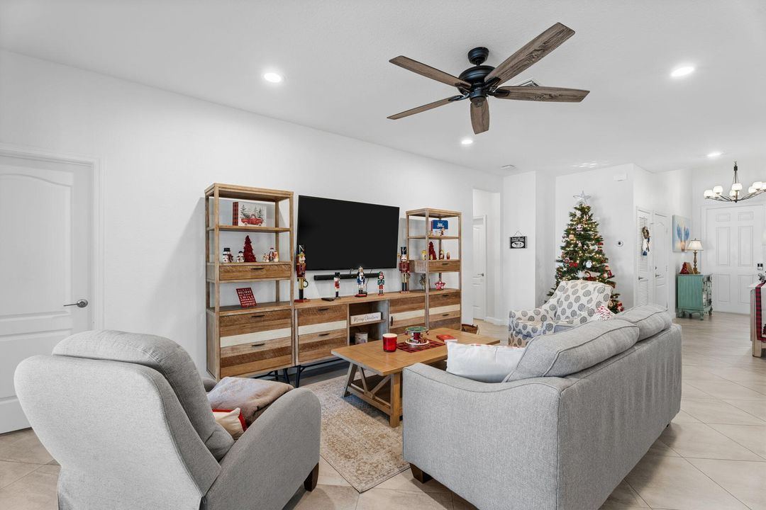 待售: $399,900 (3 贝兹, 3 浴室, 1815 平方英尺)