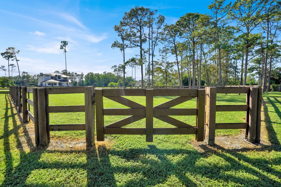 出租: $10,000 (1 贝兹, 1 浴室, 2800 平方英尺)