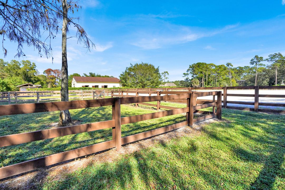 出租: $10,000 (1 贝兹, 1 浴室, 2800 平方英尺)