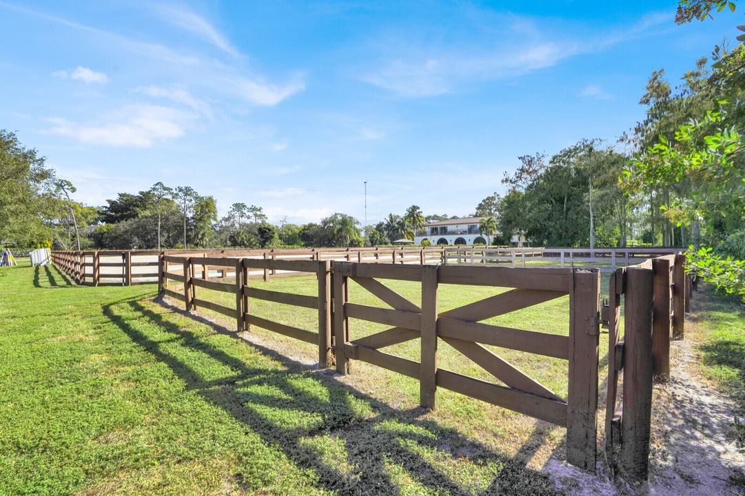 出租: $10,000 (1 贝兹, 1 浴室, 2800 平方英尺)