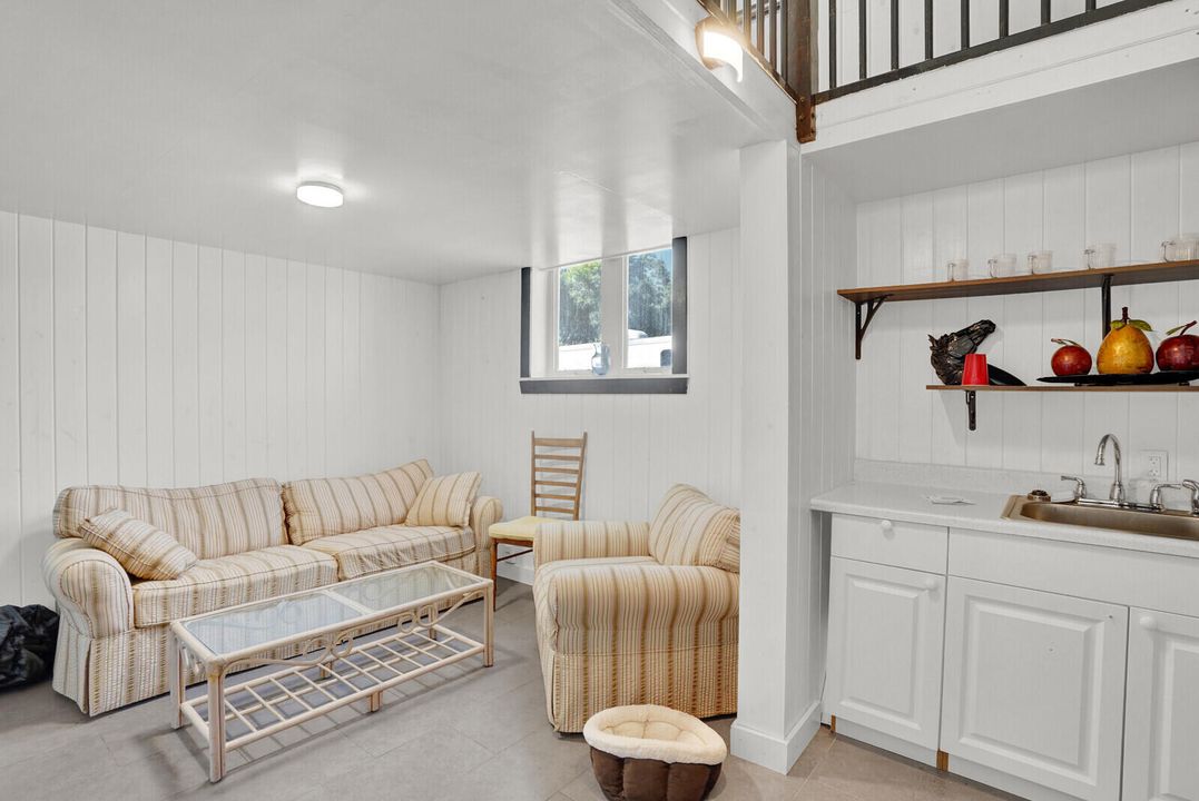 出租: $10,000 (1 贝兹, 1 浴室, 2800 平方英尺)