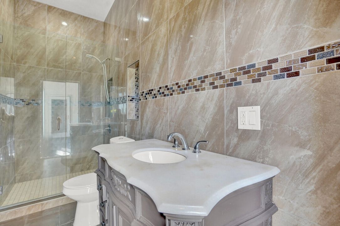 出租: $10,000 (1 贝兹, 1 浴室, 2800 平方英尺)