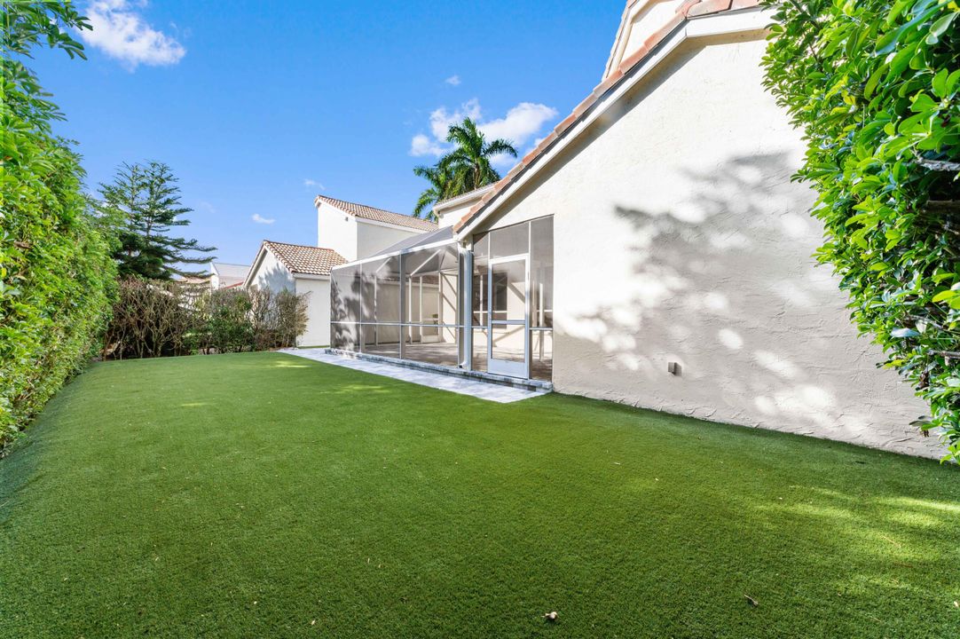 Active With Contract: $865,000 (3 beds, 2 baths, 2284 Square Feet)