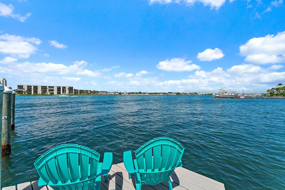 For Sale: $2,399,950 (3 beds, 2 baths, 2554 Square Feet)