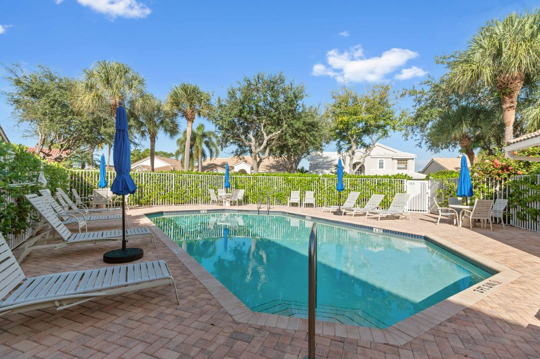 Active With Contract: $865,000 (3 beds, 2 baths, 2284 Square Feet)