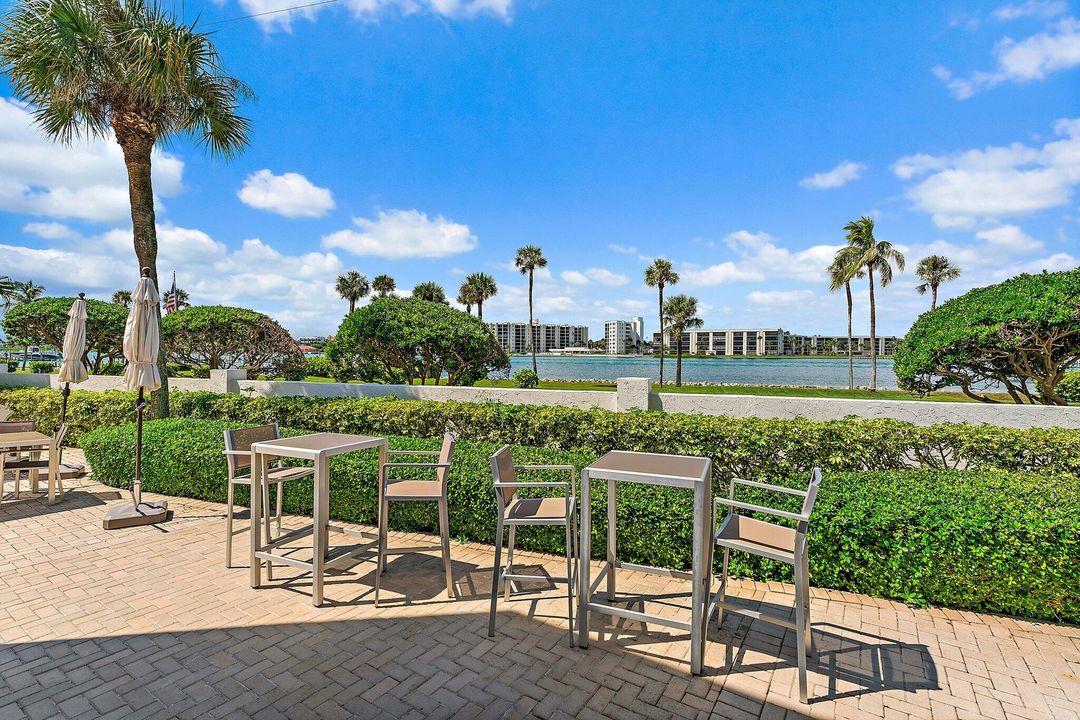 For Sale: $2,399,950 (3 beds, 2 baths, 2554 Square Feet)