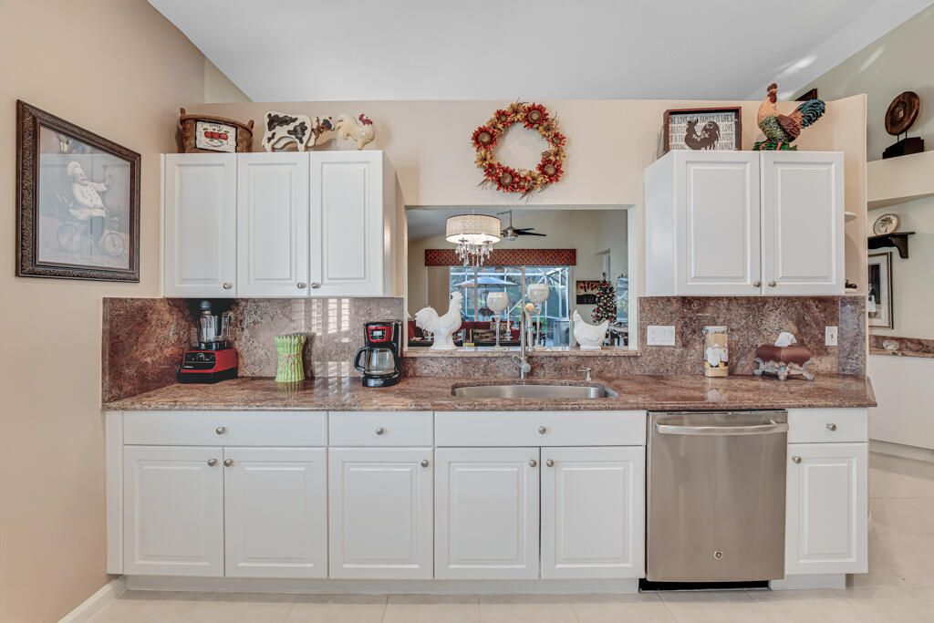 For Sale: $475,000 (3 beds, 2 baths, 1617 Square Feet)