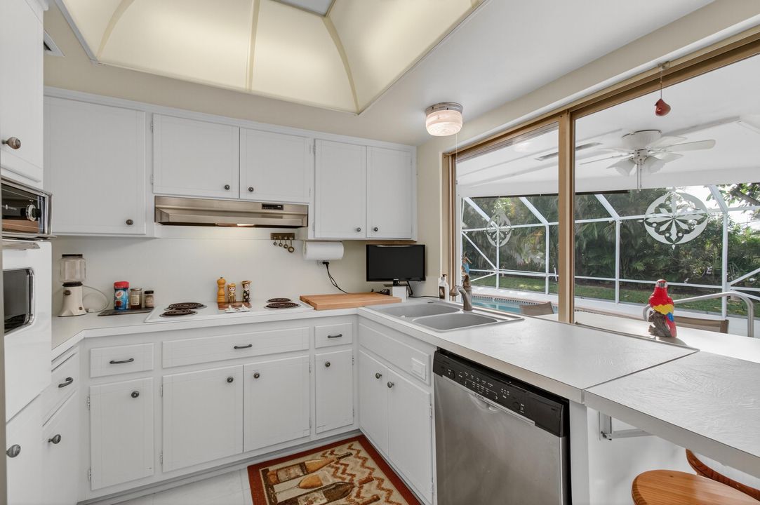 For Sale: $900,000 (3 beds, 3 baths, 1714 Square Feet)