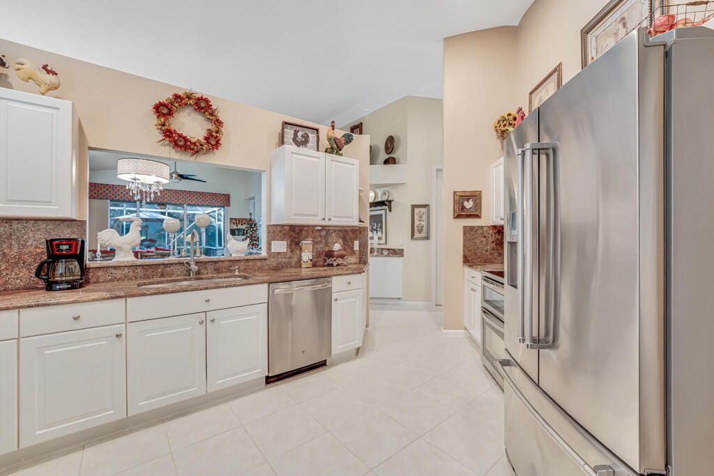 For Sale: $475,000 (3 beds, 2 baths, 1617 Square Feet)