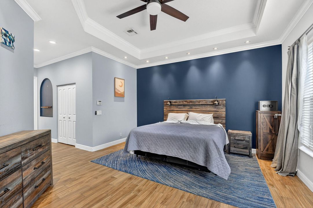 合同活跃: $590,000 (4 贝兹, 3 浴室, 2897 平方英尺)