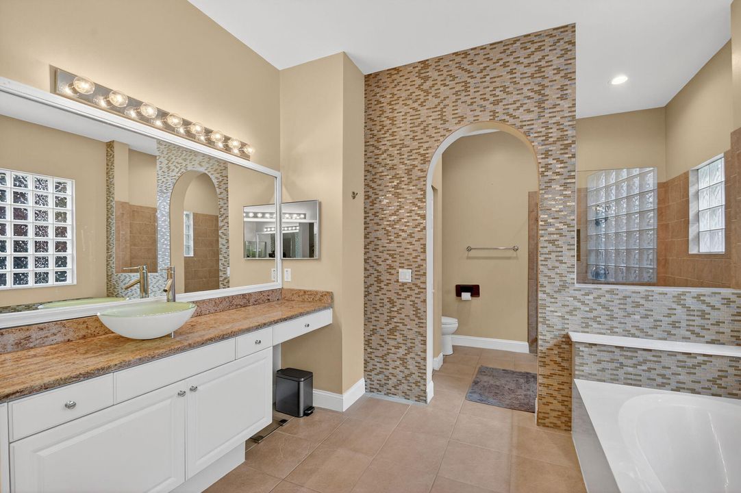 合同活跃: $590,000 (4 贝兹, 3 浴室, 2897 平方英尺)